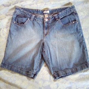 Metro 7 Jean Shorts